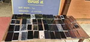 थानकोटमा ५७ थान अबैध मोवाईल बरामद