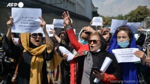 तालिबान सरकारले अधिकार खोसेको भन्दै राष्ट्रसंघमा सयौँ महिलाद्वारा प्रदर्शन