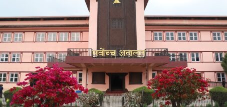 पूर्वविशिष्ट पदाधिकारीले विदेशमा उपचार गर्दा सरकारबाट खर्च नपाउने