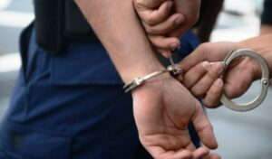 चोरेको जहाज घन्टौं उडाउँदै दुर्घटनाको धम्की दिने पाइलट हिरासतमा