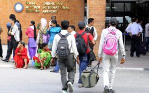रोजगारीका लागि बिदेसिनेको सङ्ख्या घट्यो रोजगारीका लागि बिदेसिनेको सङ्ख्या घट्यो