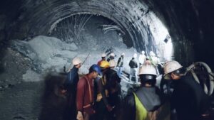 भारतको उत्तराखण्डमा सुरुङमा फसेका ४१ जनाको उद्धारमा ढिलाइ भारतको उत्तराखण्डमा सुरुङमा फसेका ४१ जनाको उद्धारमा ढिलाइ