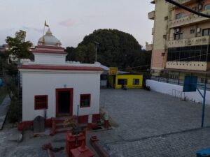 थापाथलीमा अरबौं पर्ने मन्दीरको जग्गा व्यक्तिको नाममा पुग्यो थापाथलीमा अरबौं पर्ने मन्दीरको जग्गा व्यक्तिको नाममा पुग्यो