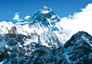 ३० वटा हिमाल आरोहणका लागि जारी सिजनमा ९११ जनाले अनुमति लिए