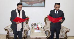 नबिल बैंकका अध्यक्ष निर्वाण कुमार चौधरीद्वारा नेपाल राष्ट्र बैंकका गर्भनरबाट शपथ ग्रहण नबिल बैंकका अध्यक्ष निर्वाण कुमार चौधरीद्वारा नेपाल राष्ट्र बैंकका गर्भनरबाट शपथ ग्रहण