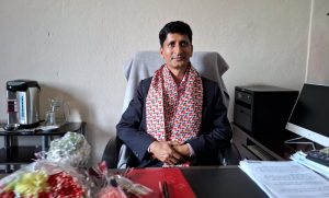 दाबी भुक्तानीको दायित्व बढेपछि स्वास्थ्य बीमा बोर्डका कार्यकारी निर्देशक काफ्लेले दिए राजीनामा