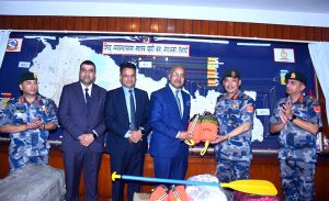 सन नेपाल लाइफद्वारा सशस्त्र प्रहरी बललाई विपद् व्यवस्थापनका लागि उद्धार सामग्री हस्तान्तरण सन नेपाल लाइफद्वारा सशस्त्र प्रहरी बललाई विपद् व्यवस्थापनका लागि उद्धार सामग्री हस्तान्तरण