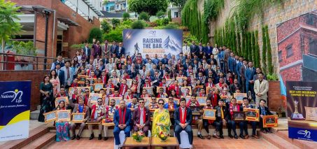 नेशनल लाईफ इन्स्योरेन्सको “रेजिङ द बार, रिडिफाइनिङ सक्सेस” ः व्यवसाय विस्तारसंगै उत्कृष्ट शाखा र कर्मचारी सम्मानित