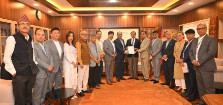 बाढी प्रभावितका लागि निर्जीवन बीमा व्यवसायी संघमा आवद्ध निर्जीवन बीमकहरुले गरे ३ करोड ४७ लाख सहयोग बाढी प्रभावितका लागि निर्जीवन बीमा व्यवसायी संघमा आवद्ध निर्जीवन बीमकहरुले गरे ३ करोड ४७ लाख सहयोग